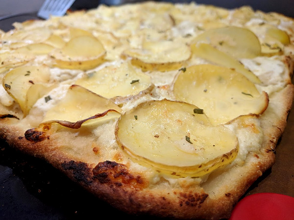 Bianca pizza with rosemary potatoes
